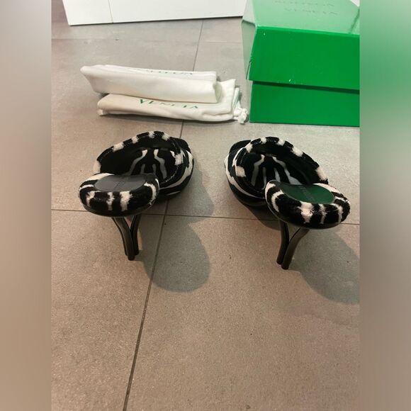 2 Item Bundle Bottega Veneta Heels - Sz 7 - Zebra Open Toe Stiletto - LV Wallet - Picture 6 of 16